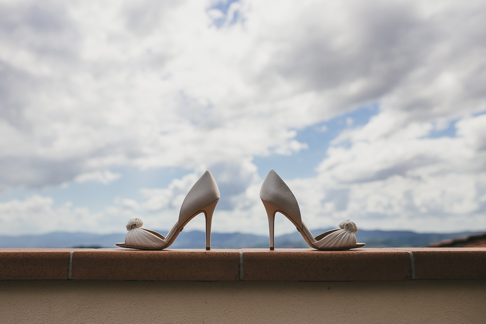 wedding photographer tuscany italy shoes