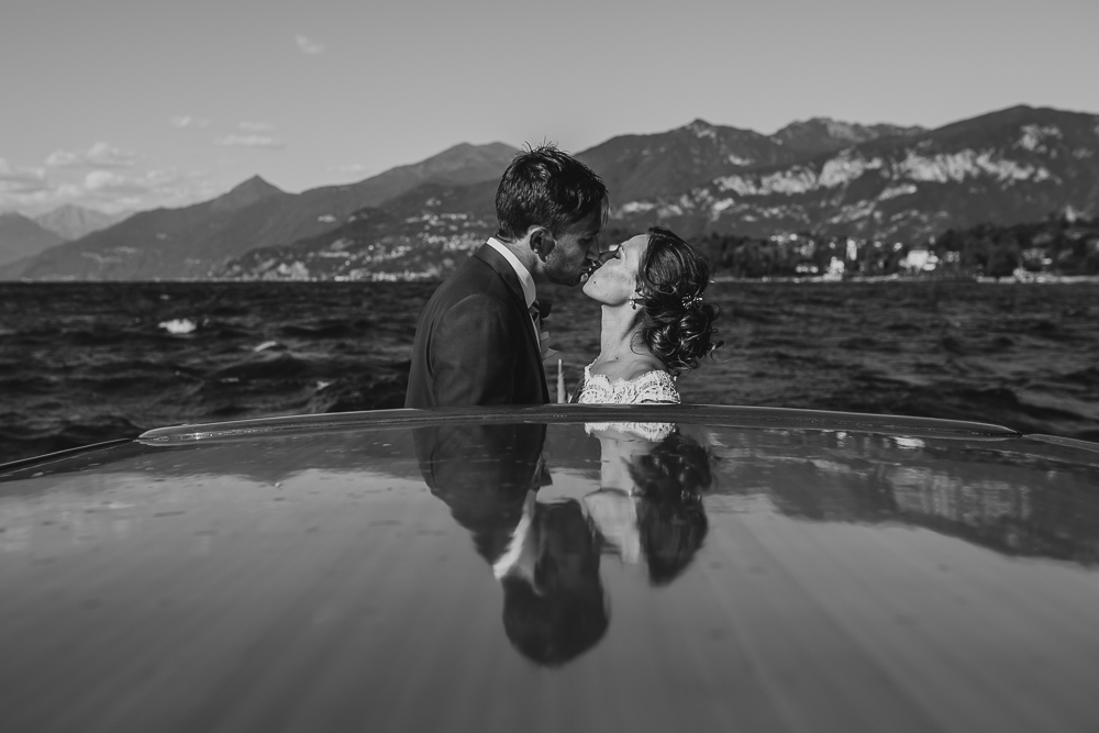 lake como wedding photographer boat