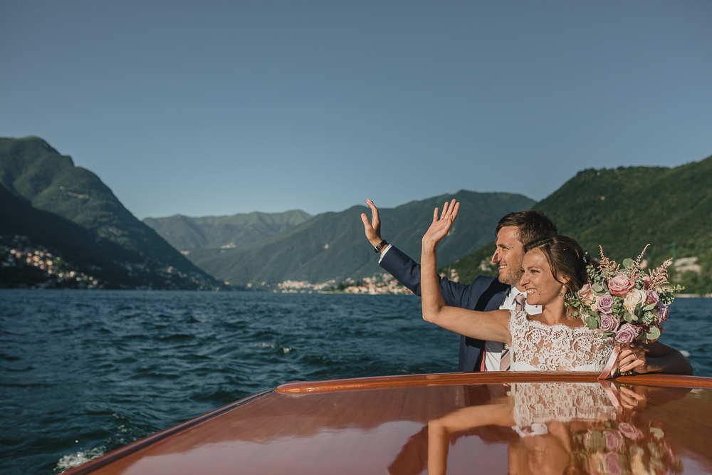 lake como wedding photographer boat