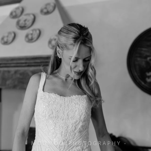 Samantha, getting ready ✨

Planning @lauraferrariweddings 
Venue @lefiligare 
Make up hartist & hair stylist @camillacoppolaro 
Fowers @magnolia.fioriwedding 

#weddingintuscany #weddingphotographertuscany #tuscanyweddingphotographer #lefiligarewedding  #lefiligareweddingphotographer